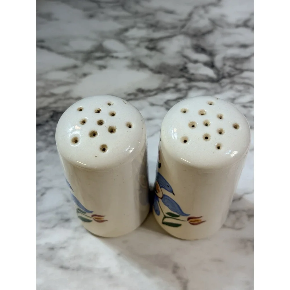 VTG SALT & PEPPER SHAKER‎ CERAMIC W/BLUEBIRD~ DUTCHMAN 4.25